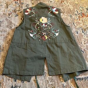 En crème green vest